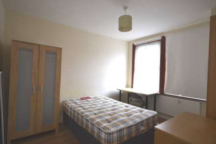 Grange Avenue, Reading, Berkshire, RG6 1DJ, Image 2