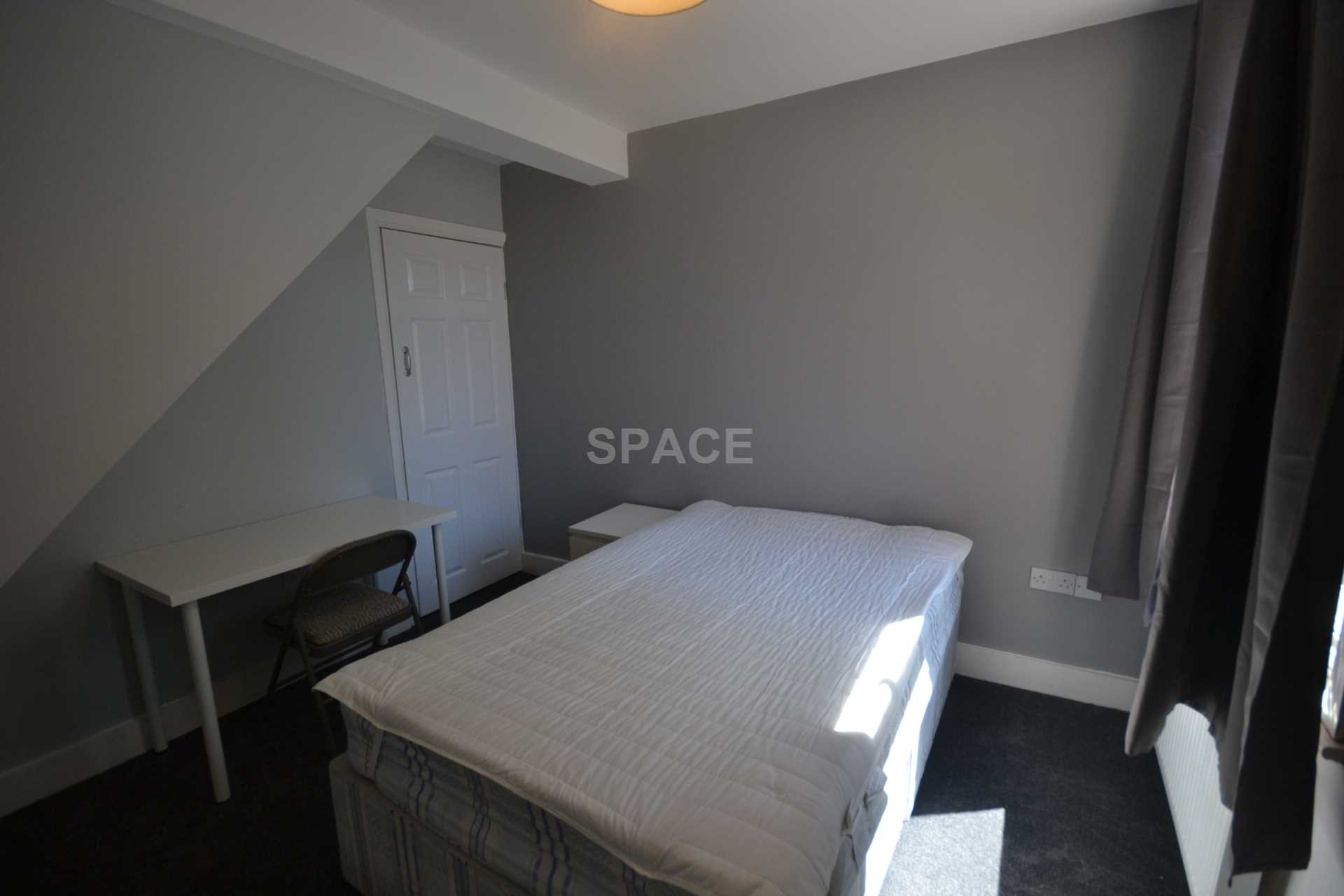 St Edwards Road, Reading, Berkshire, RG6 1NL, Image 12