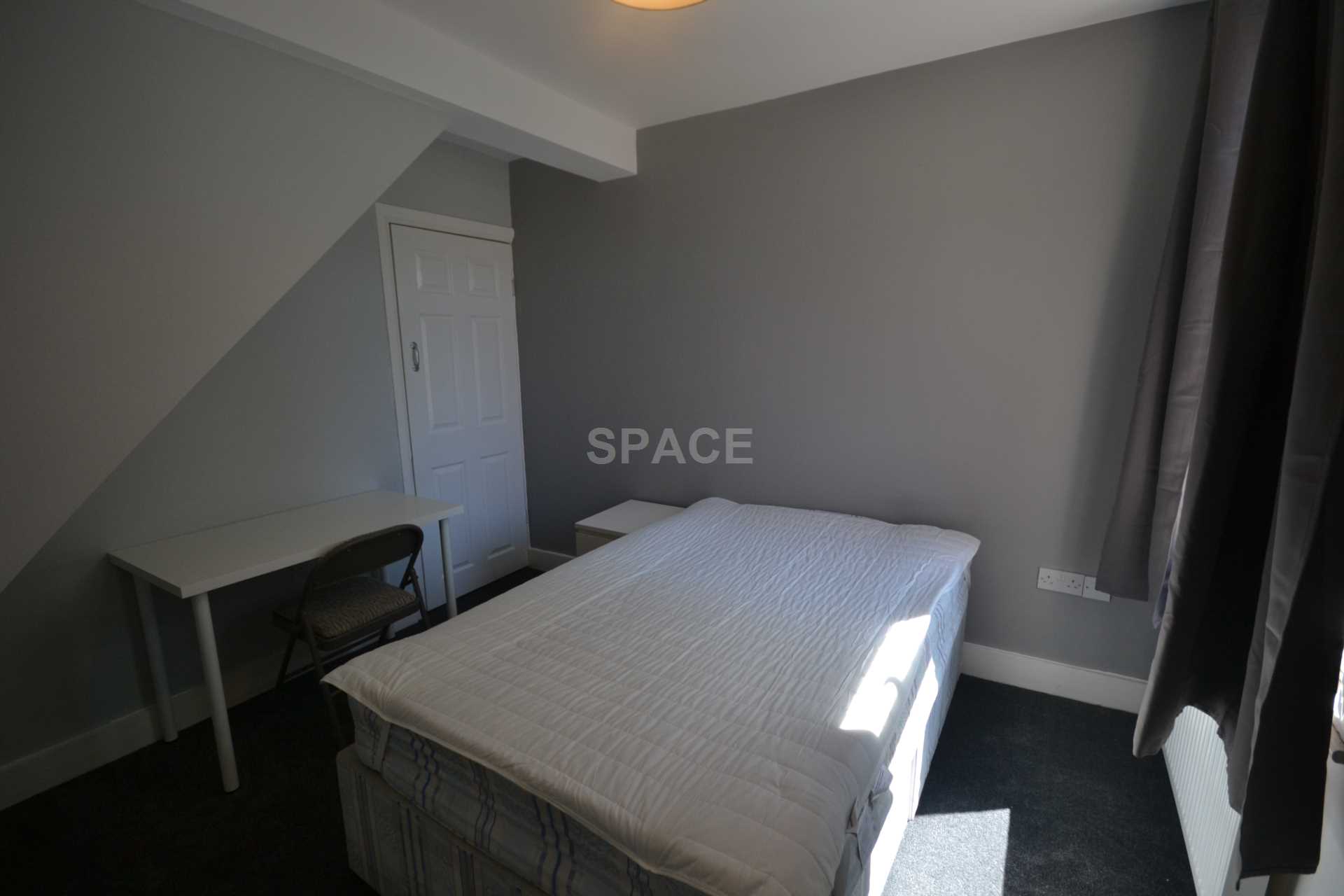 St Edwards Road, Reading, Berkshire, RG6 1NL, Image 13
