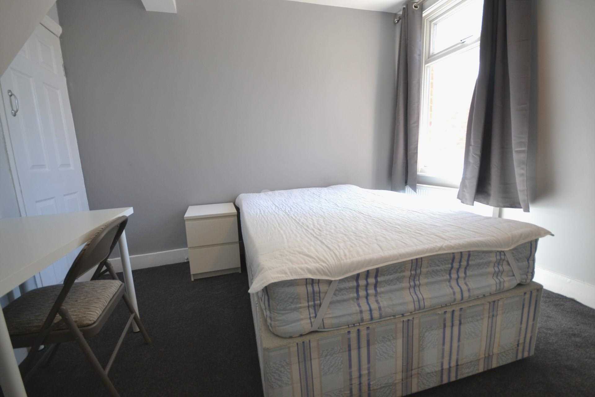 St Edwards Road, Reading, Berkshire, RG6 1NL, Image 14