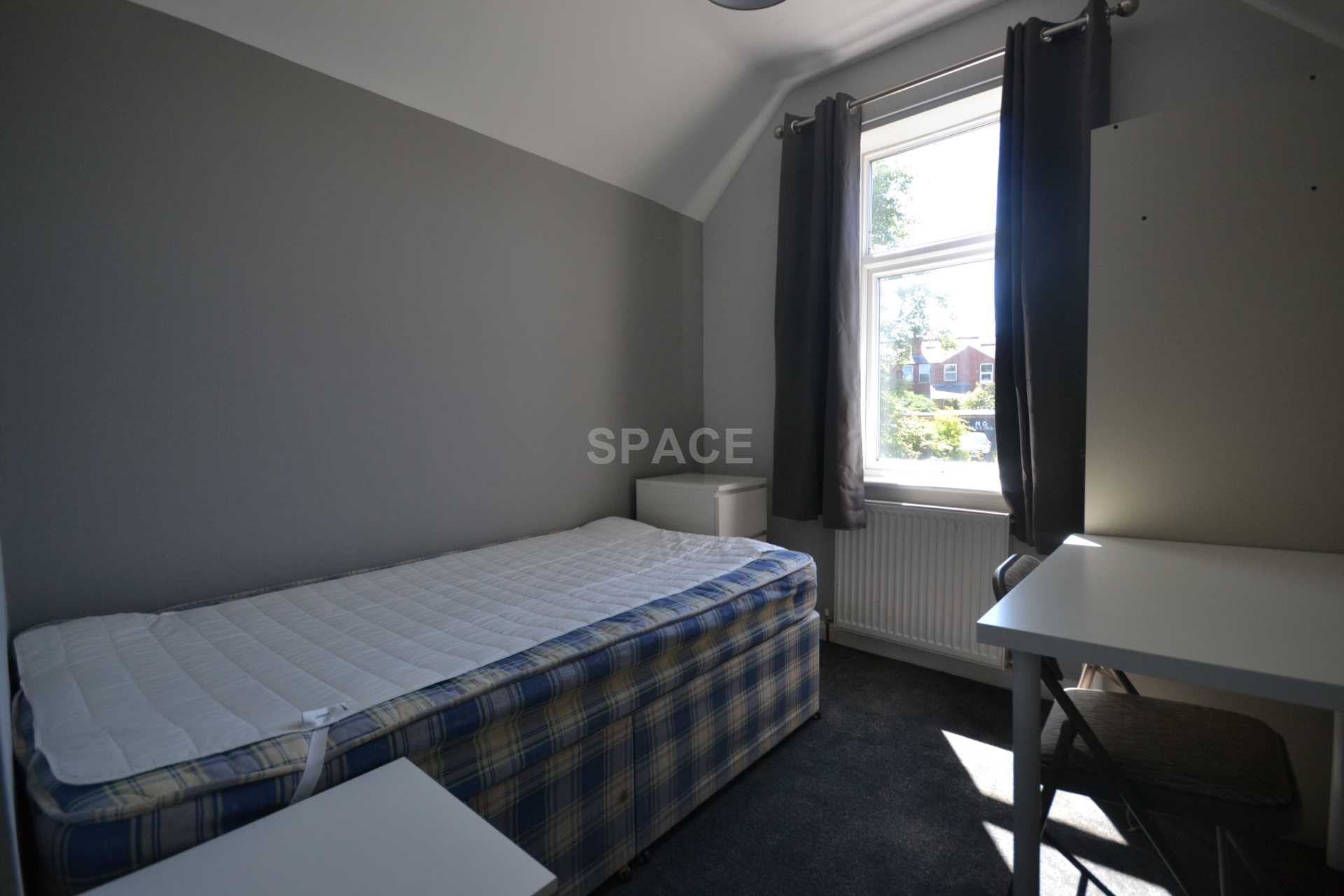 St Edwards Road, Reading, Berkshire, RG6 1NL, Image 17