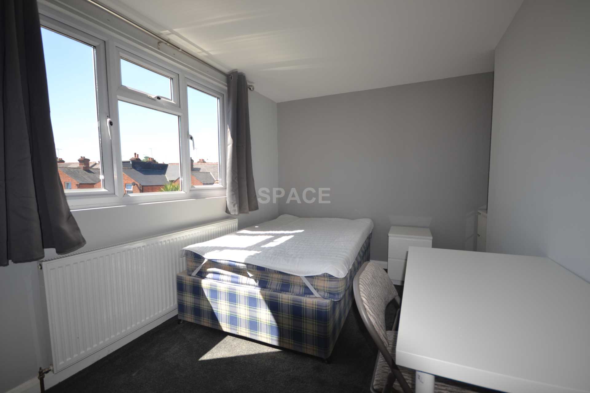 St Edwards Road, Reading, Berkshire, RG6 1NL, Image 19