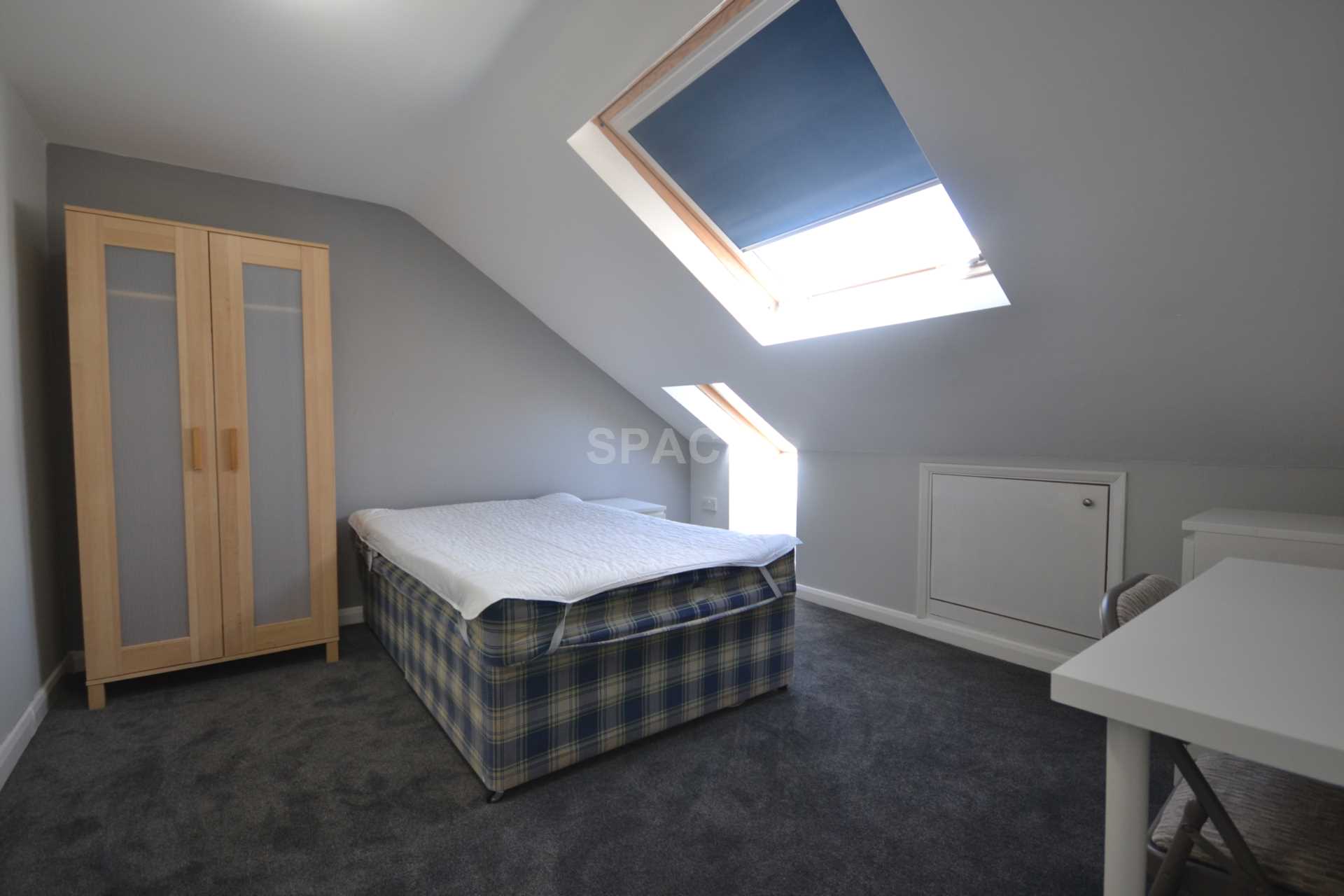 St Edwards Road, Reading, Berkshire, RG6 1NL, Image 20