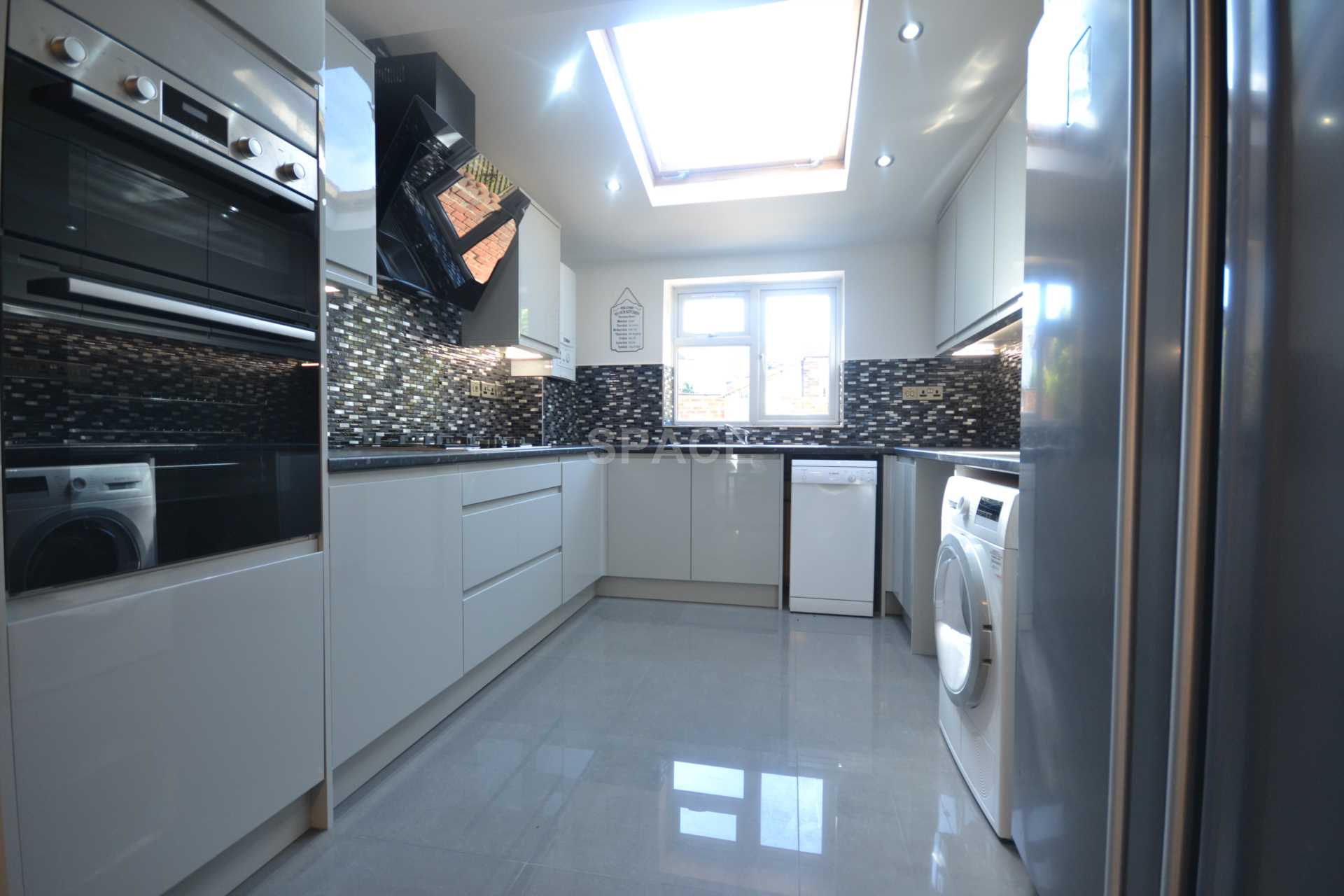 St Edwards Road, Reading, Berkshire, RG6 1NL, Image 4
