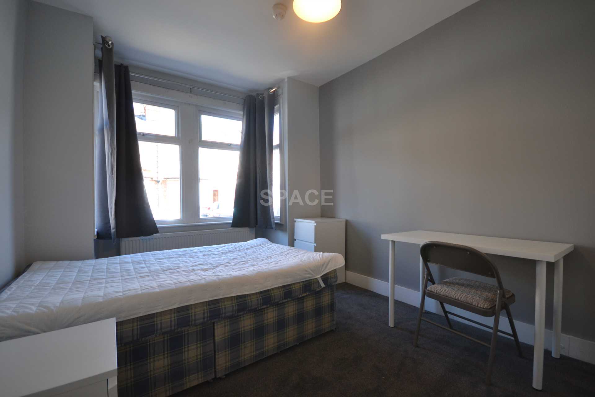 St Edwards Road, Reading, Berkshire, RG6 1NL, Image 9