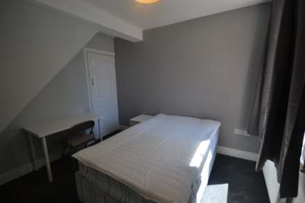 St Edwards Road, Reading, Berkshire, RG6 1NL, Image 12