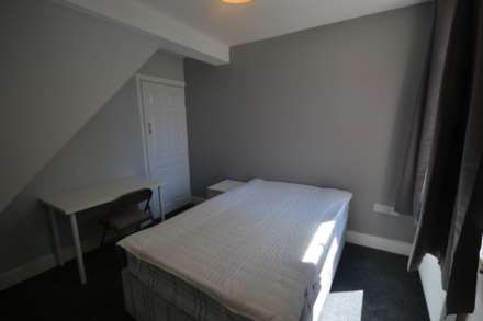 St Edwards Road, Reading, Berkshire, RG6 1NL, Image 13