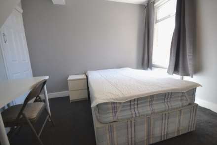 St Edwards Road, Reading, Berkshire, RG6 1NL, Image 14