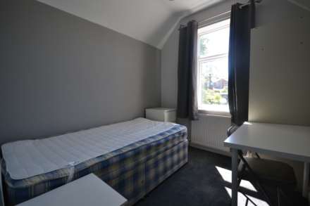 St Edwards Road, Reading, Berkshire, RG6 1NL, Image 16