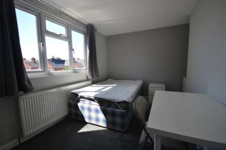 St Edwards Road, Reading, Berkshire, RG6 1NL, Image 18