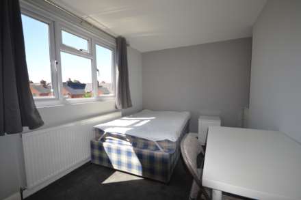 St Edwards Road, Reading, Berkshire, RG6 1NL, Image 19