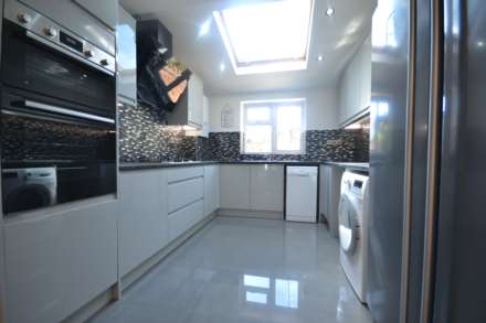St Edwards Road, Reading, Berkshire, RG6 1NL, Image 4