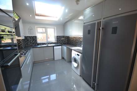 St Edwards Road, Reading, Berkshire, RG6 1NL, Image 5