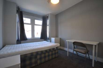 St Edwards Road, Reading, Berkshire, RG6 1NL, Image 9
