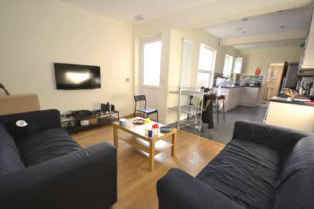 6 Bedroom Terrace, Norris Road, University, Reading, Berkshire, RG6 1NJ