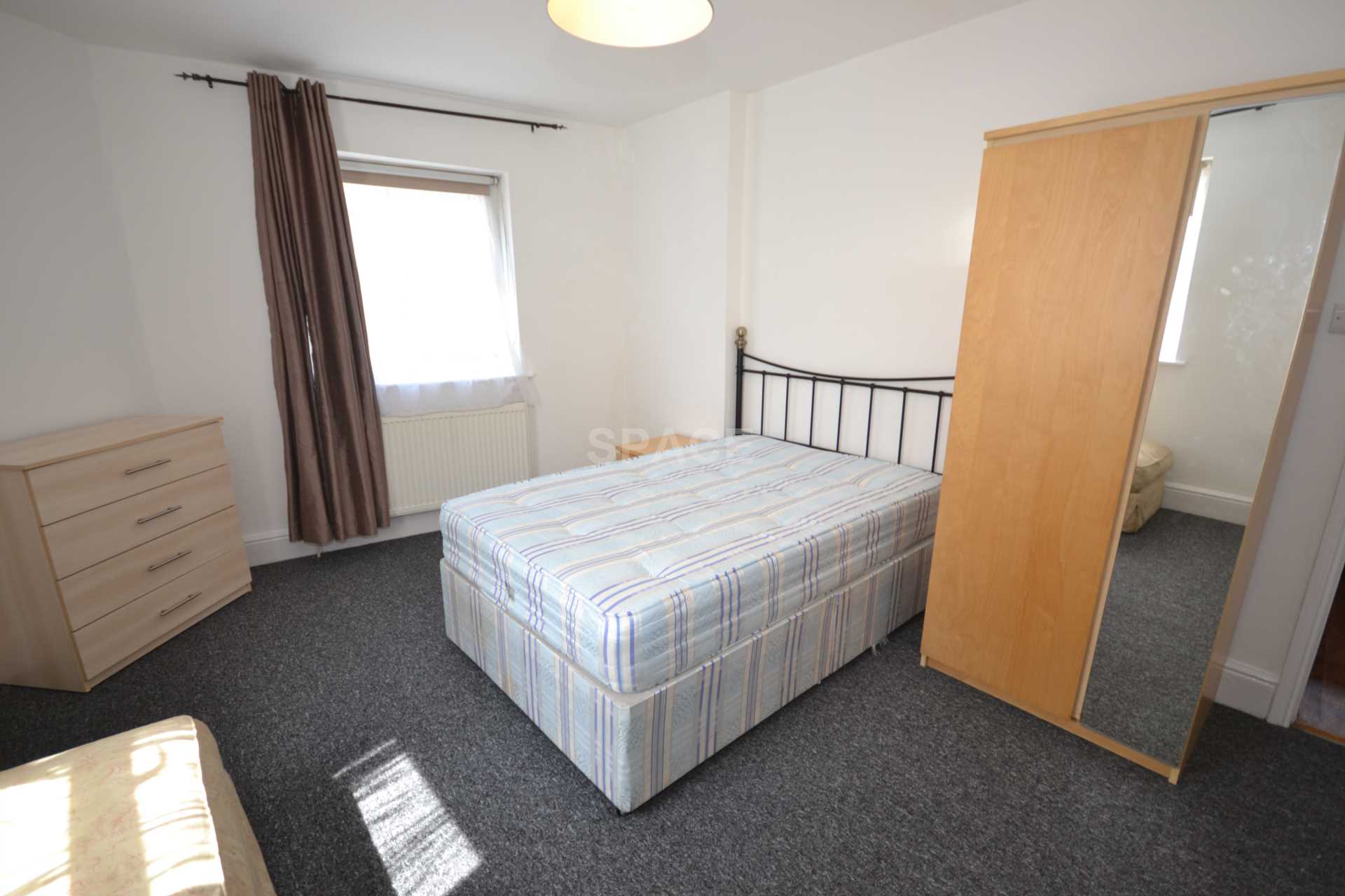 Cardigan Gardens, Reading, Berkshire, RG1 5QP, Image 1