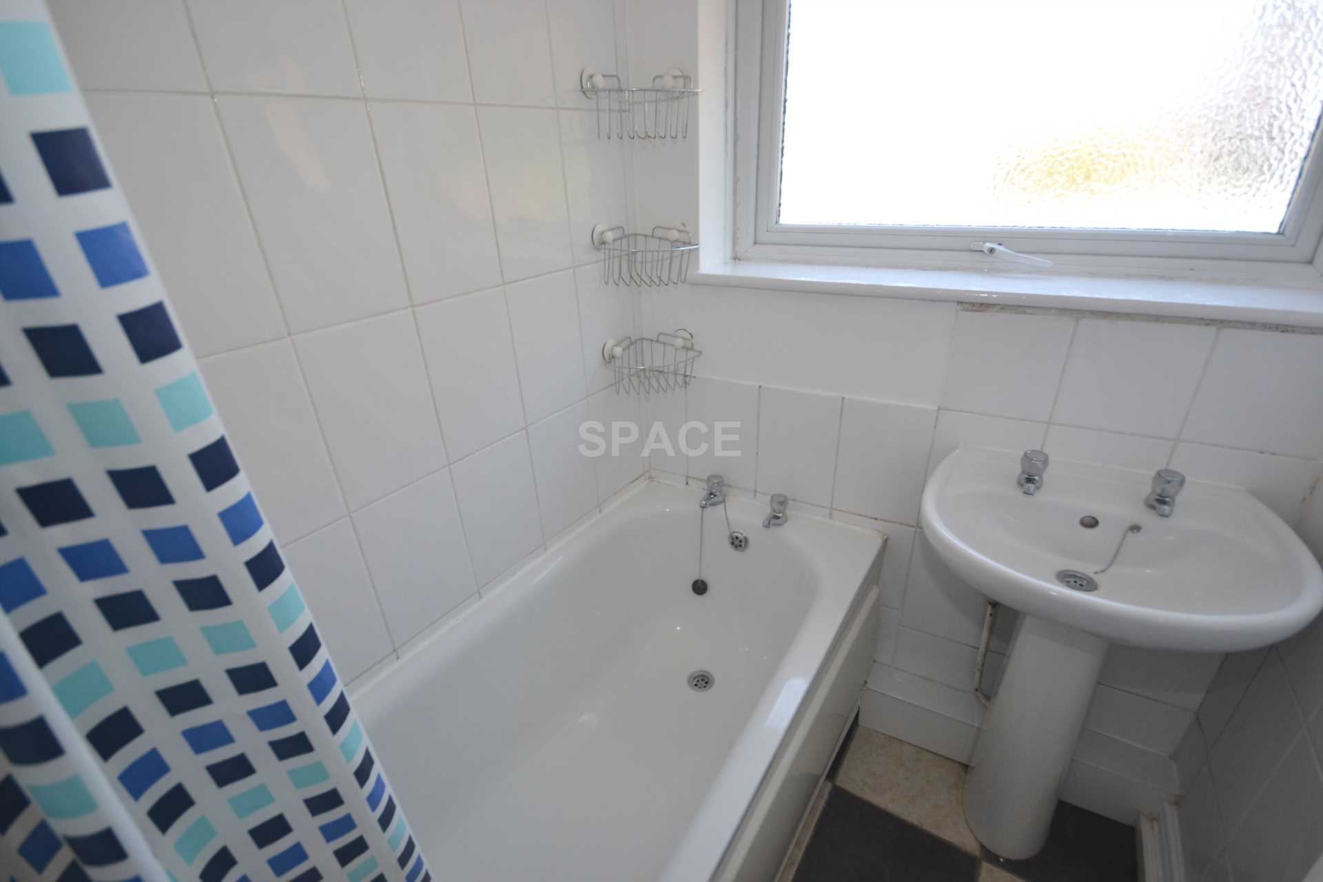 Cardigan Gardens, Reading, Berkshire, RG1 5QP, Image 4