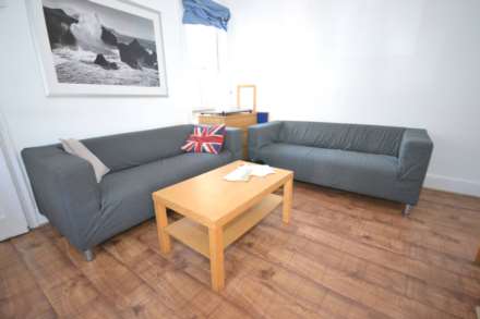 Cardigan Gardens, Reading, Berkshire, RG1 5QP, Image 2