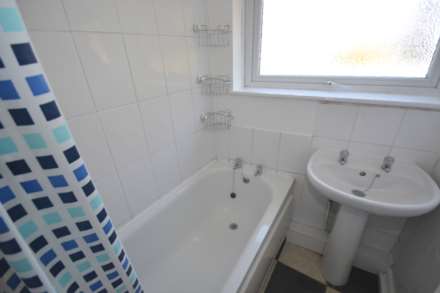 Cardigan Gardens, Reading, Berkshire, RG1 5QP, Image 4