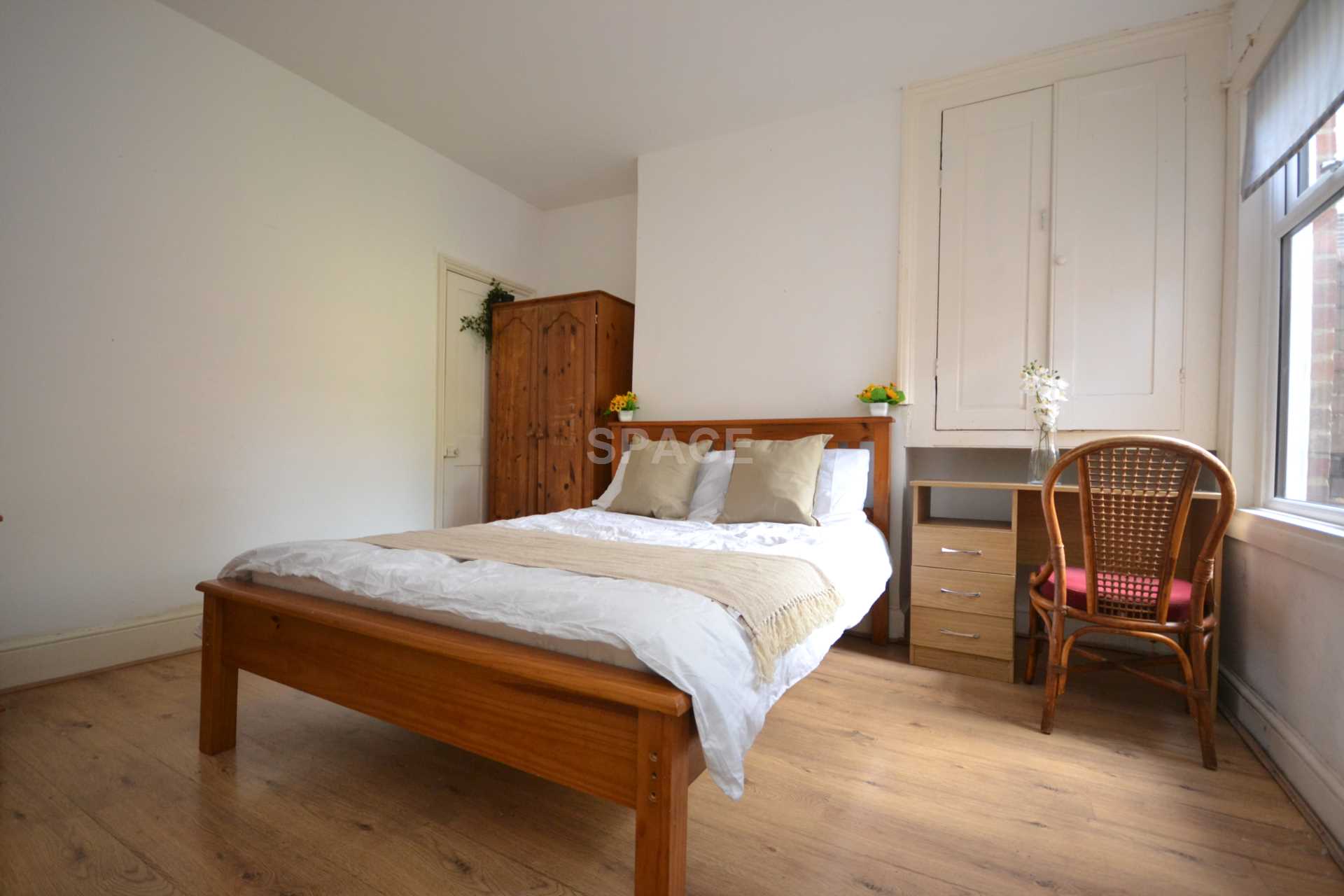 St Peters Road, Reading, Berkshire, RG6 1PA, Image 4