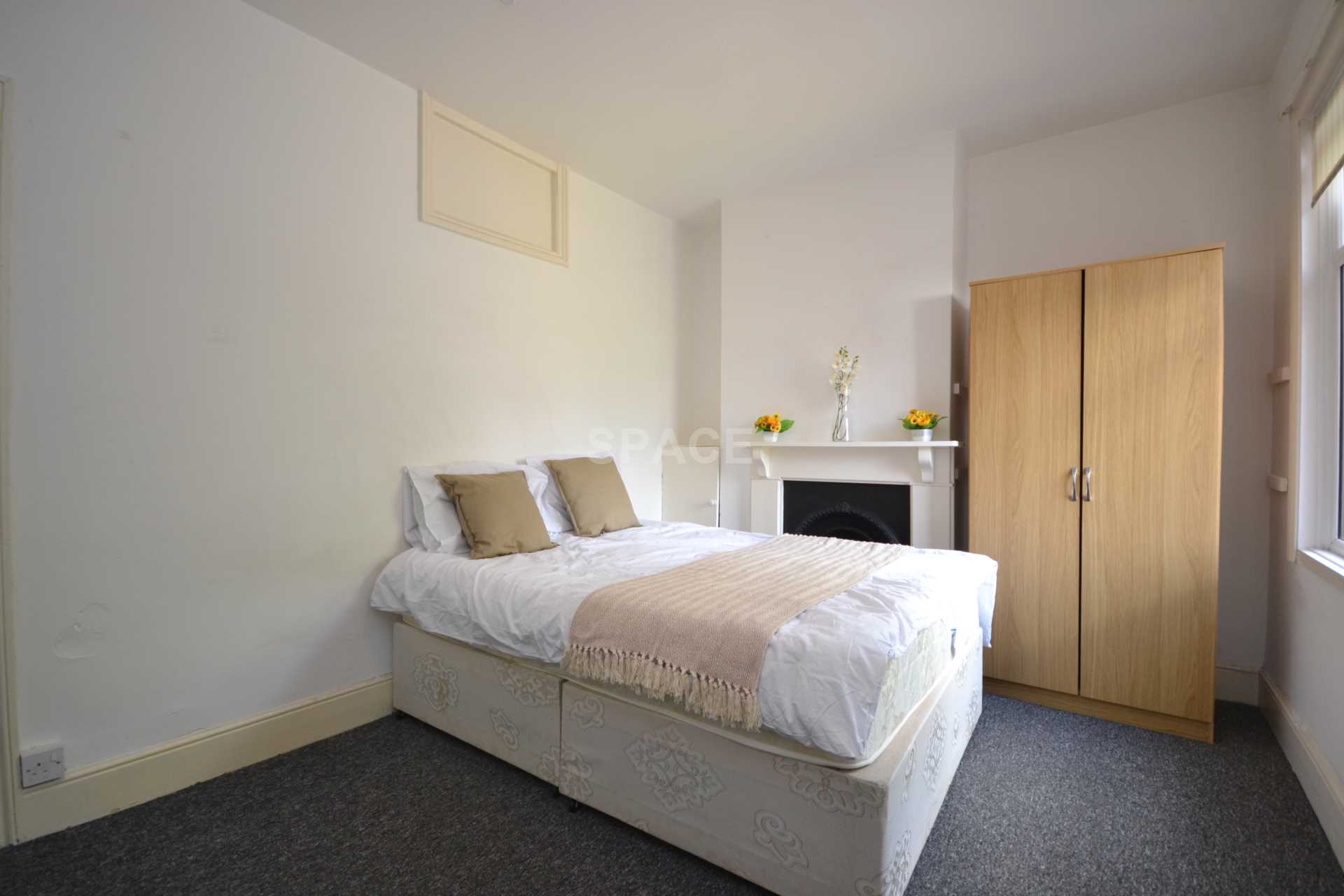 St Peters Road, Reading, Berkshire, RG6 1PA, Image 5
