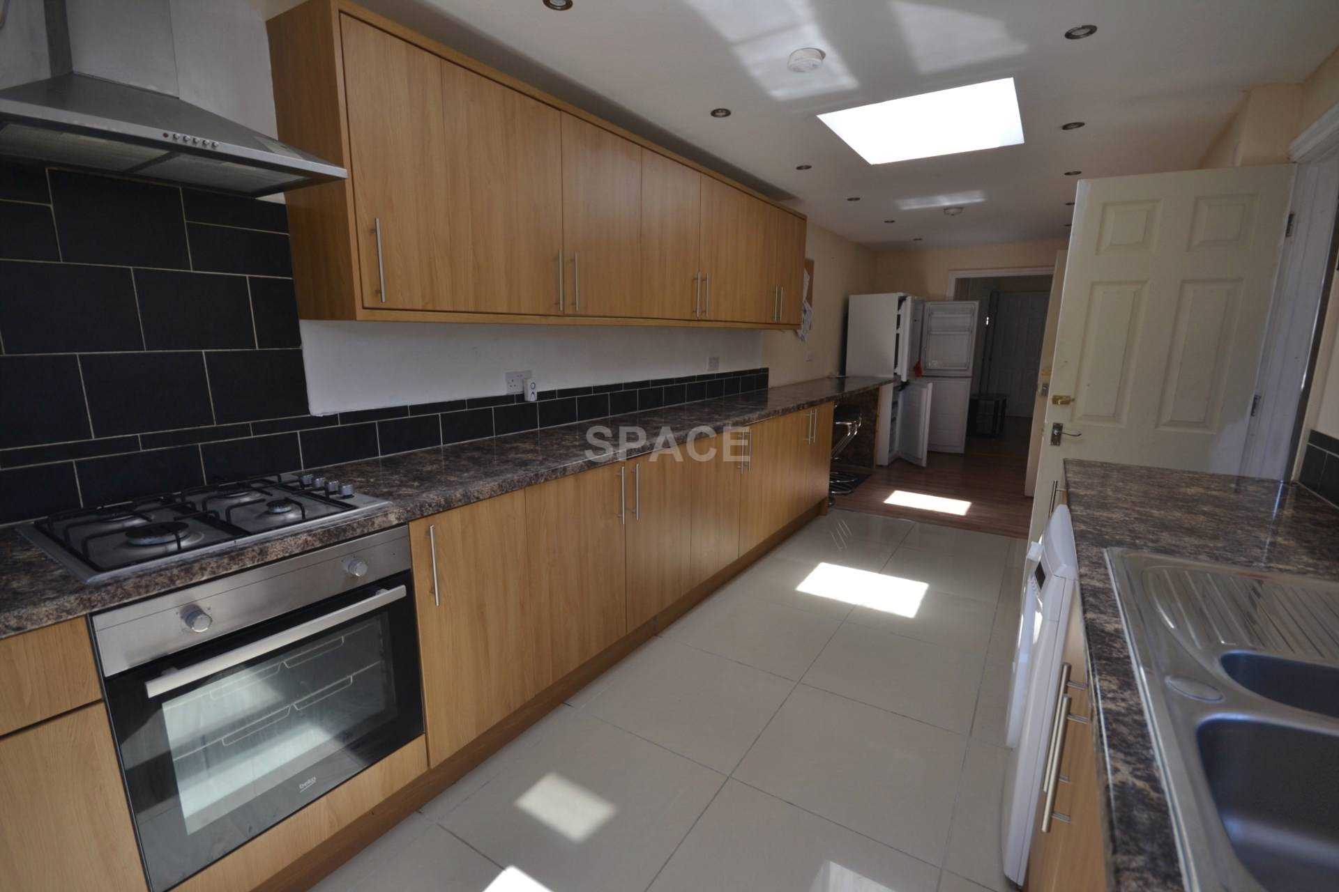 Grange Avenue, Reading, Berkshire, RG6 1DL, Image 1