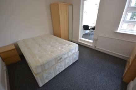 3 Bedroom Terrace, Foxhill Road, Reading, Berkshire, RG1 5QS