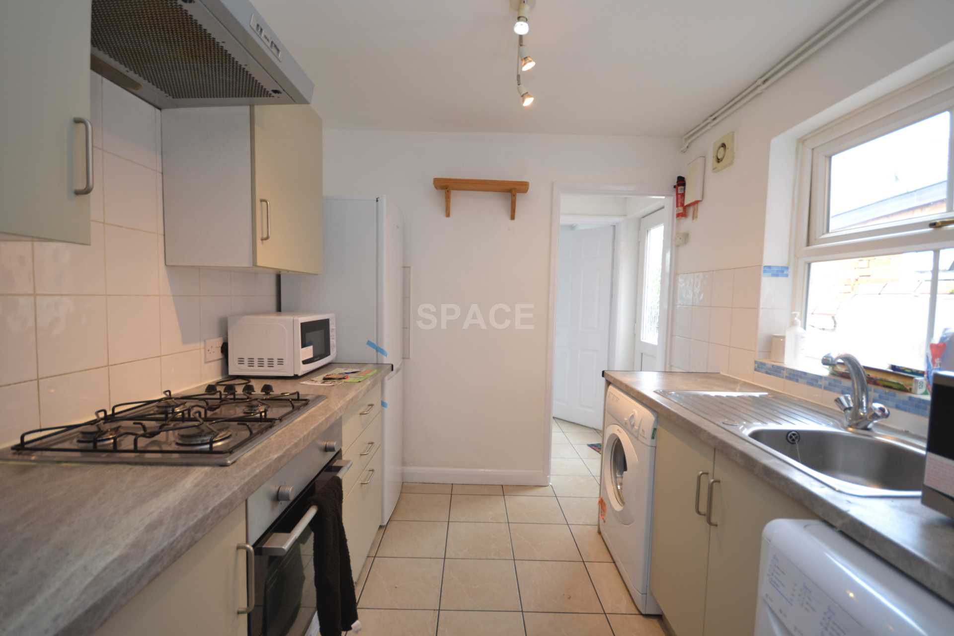 Pitcroft Avenue, Earley, Reading, Berkshire, RG6 1NN, Image 3