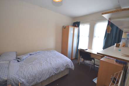 Pitcroft Avenue, Earley, Reading, Berkshire, RG6 1NN, Image 2