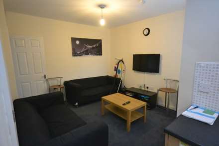 5 Bedroom Terrace, St Peters Road, Reading, Berkshire, RG6 1NT