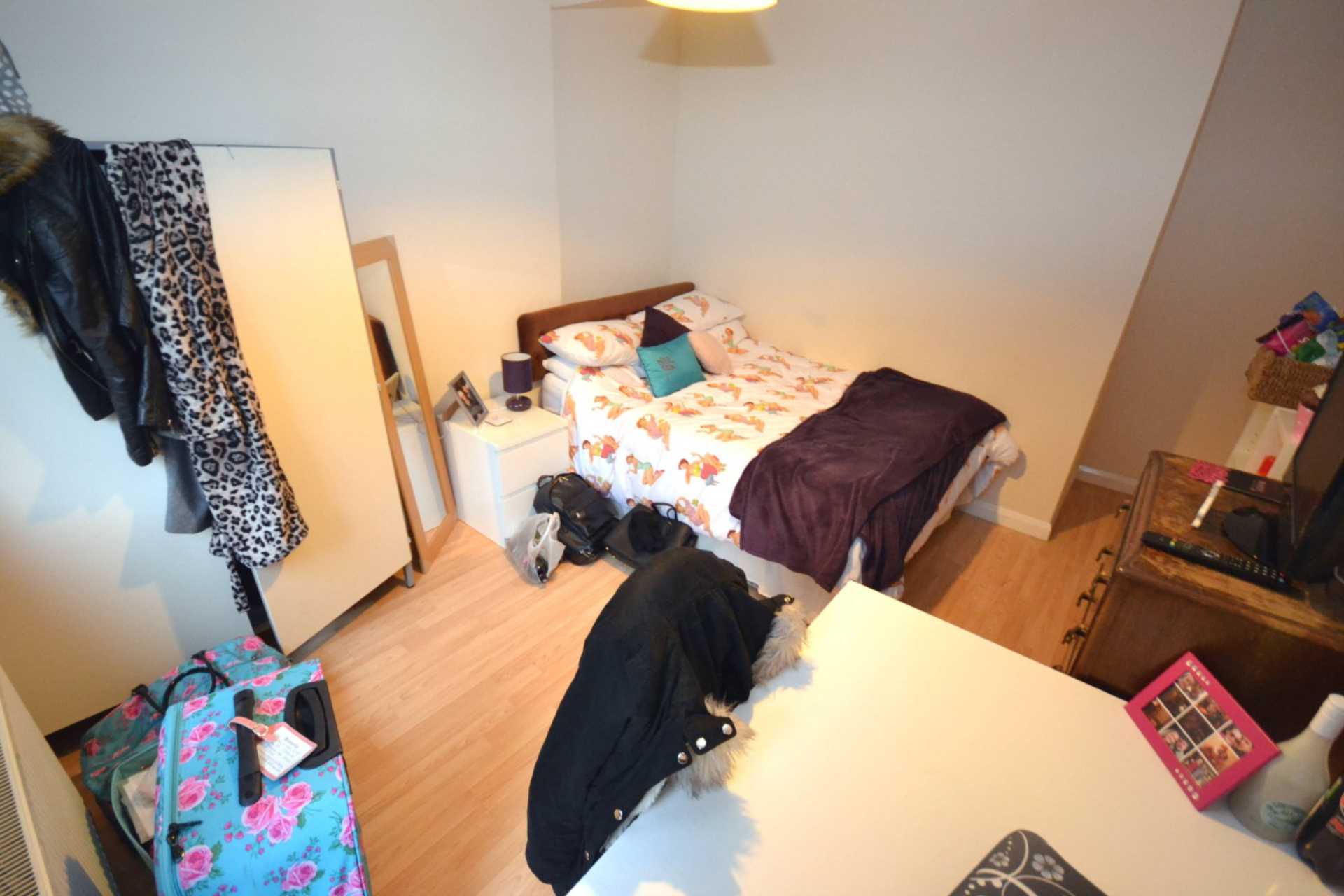 Hawthorn Gardens, Reading, Berkshire, RG2 7NA, Image 2