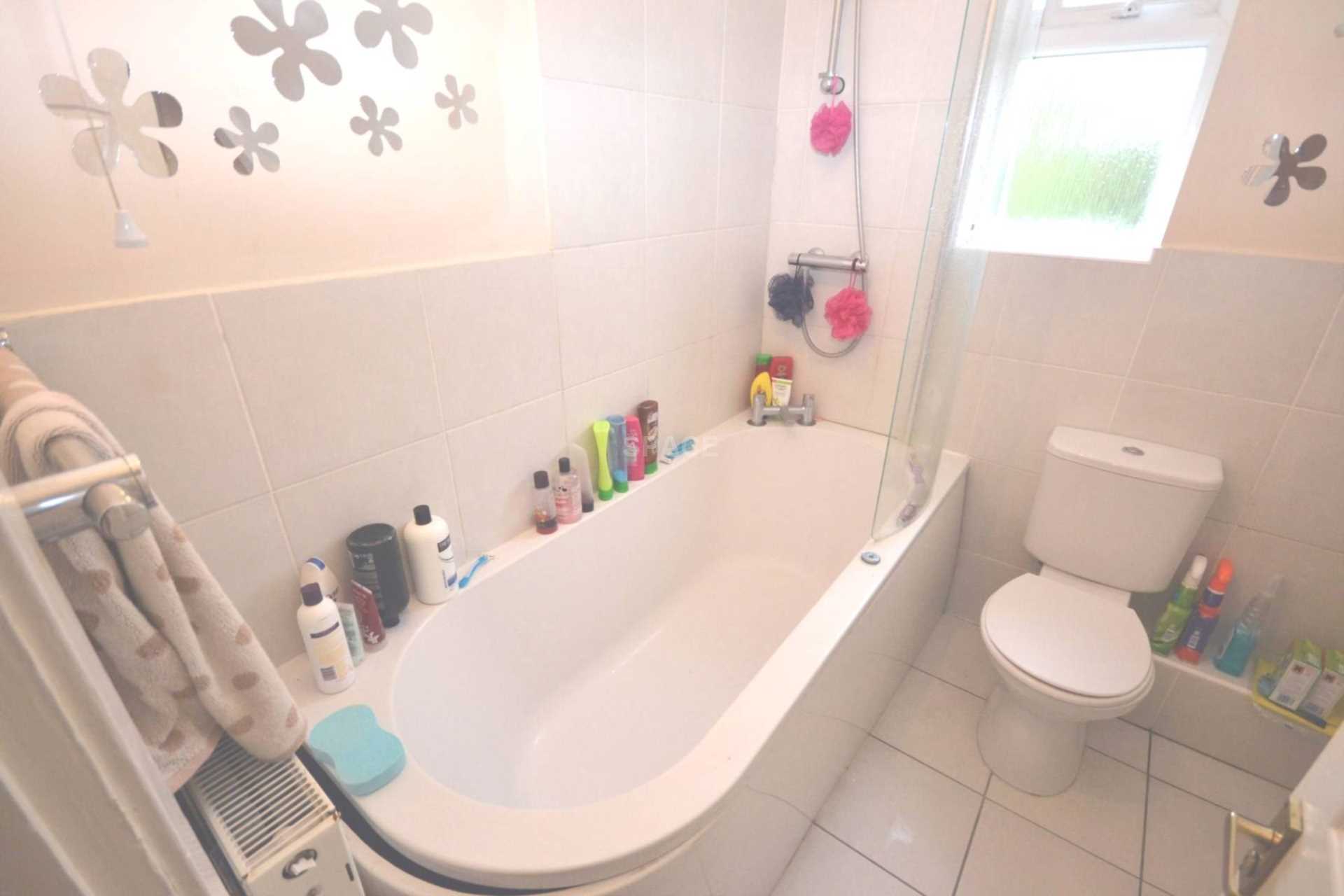 Hawthorn Gardens, Reading, Berkshire, RG2 7NA, Image 4
