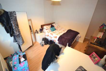 Hawthorn Gardens, Reading, Berkshire, RG2 7NA, Image 2