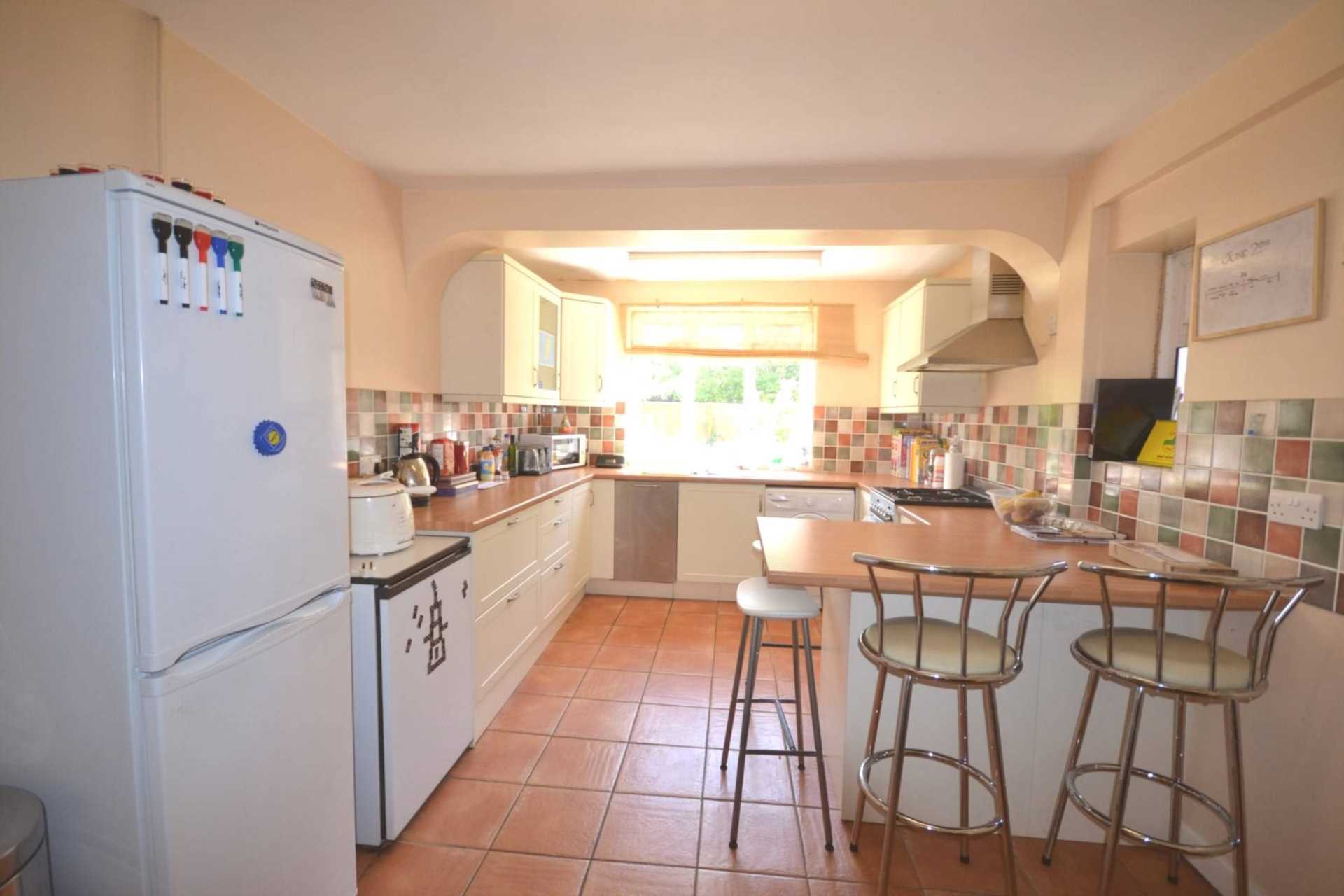 Hawthorn Gardens, Reading, Berkshire, RG2 7NA, Image 2