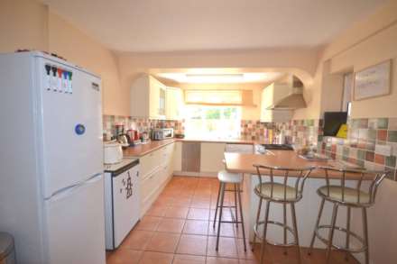 Hawthorn Gardens, Reading, Berkshire, RG2 7NA, Image 2