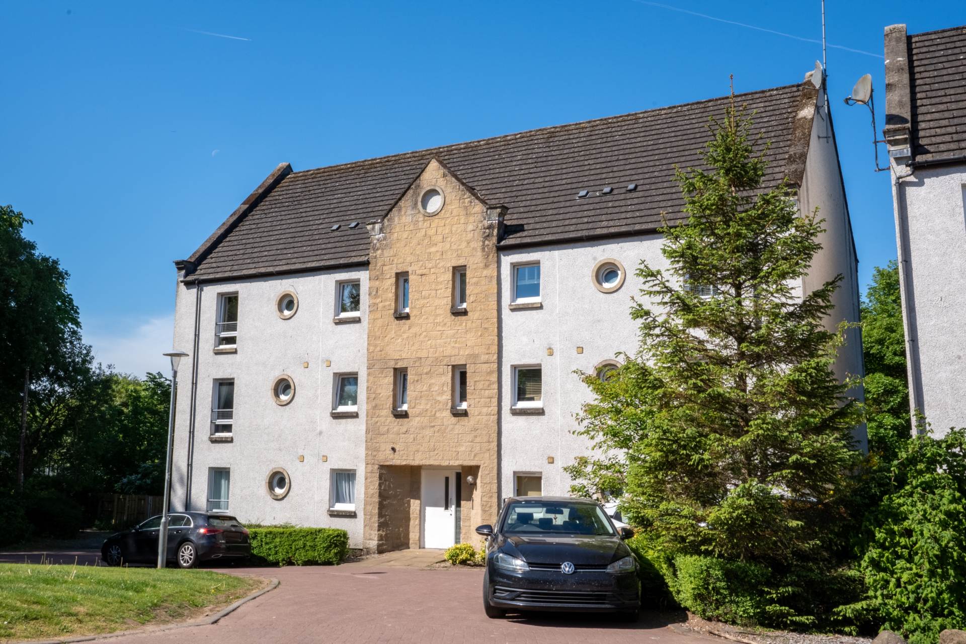 Gilbert Sheddon Court, Stewarton, Image 2