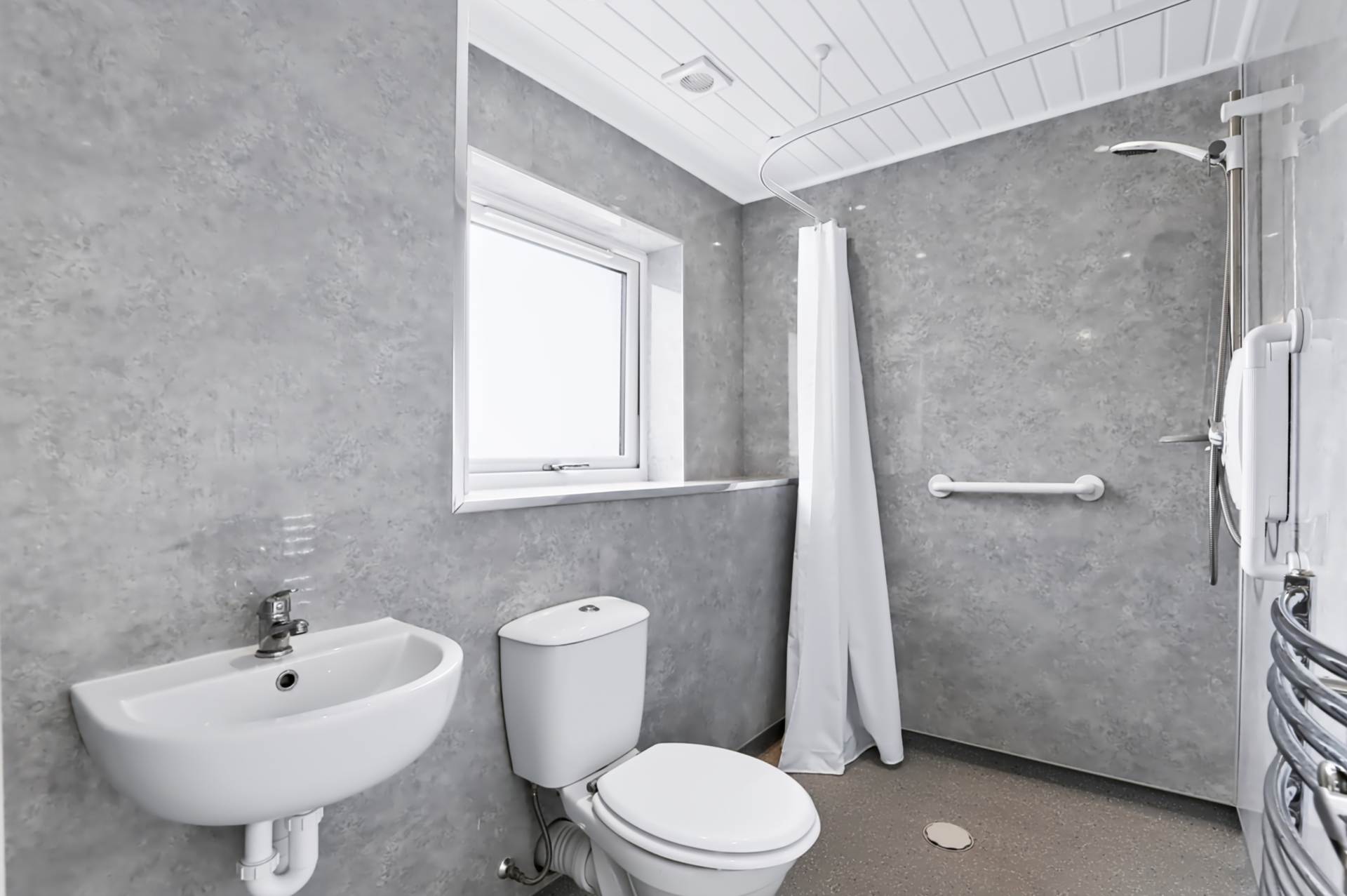 Lloyd Walk, Stewarton, Image 17