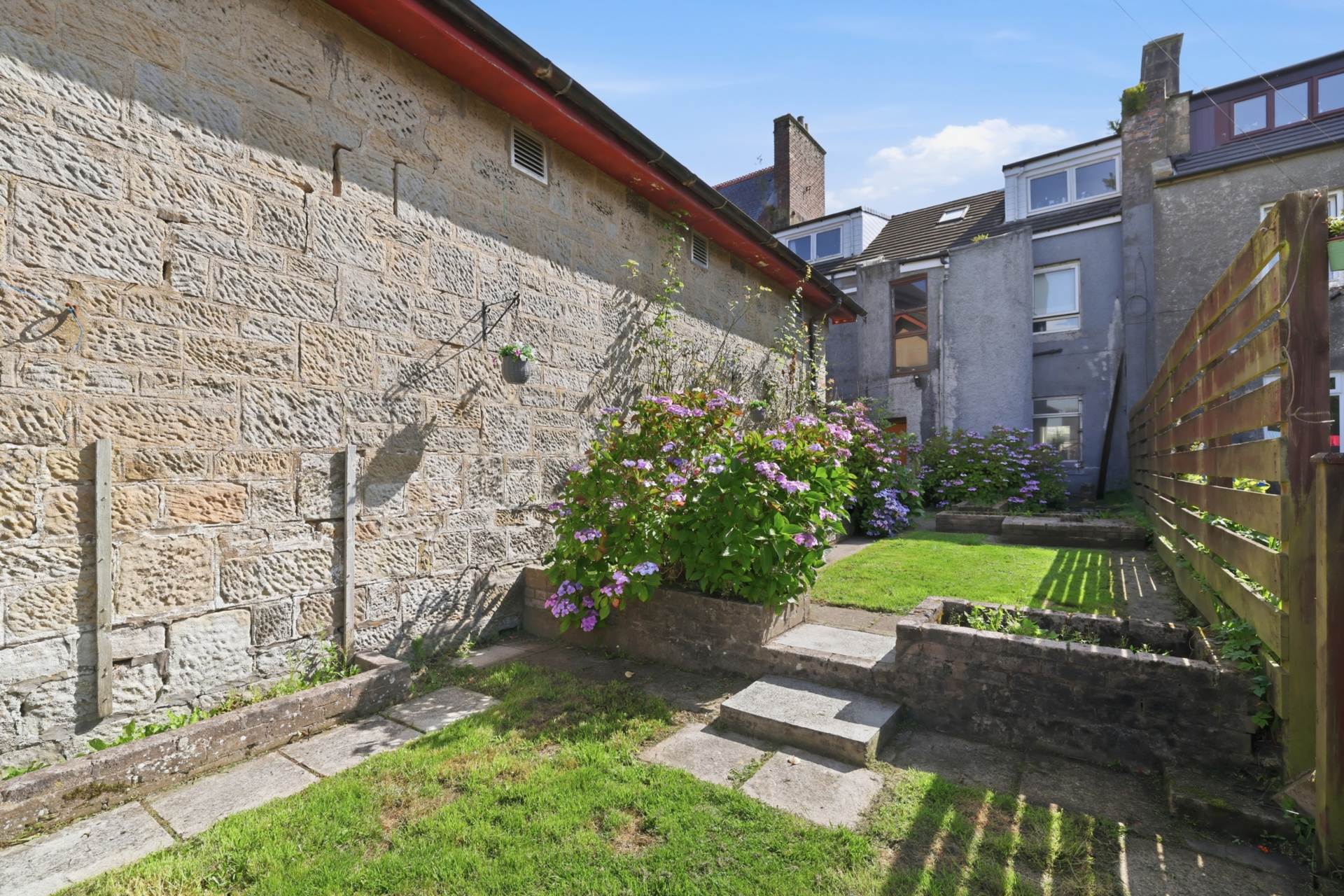 Main Street, Neilston, G78, Image 20