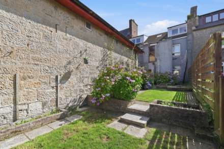 Main Street, Neilston, G78, Image 20