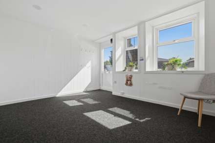 Main Street, Neilston, G78, Image 3