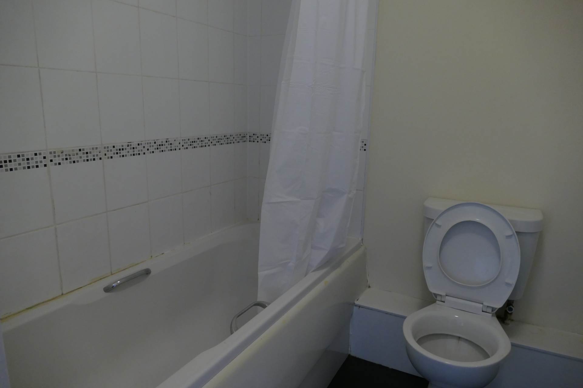 Lloyd Court, Glasgow, Image 17
