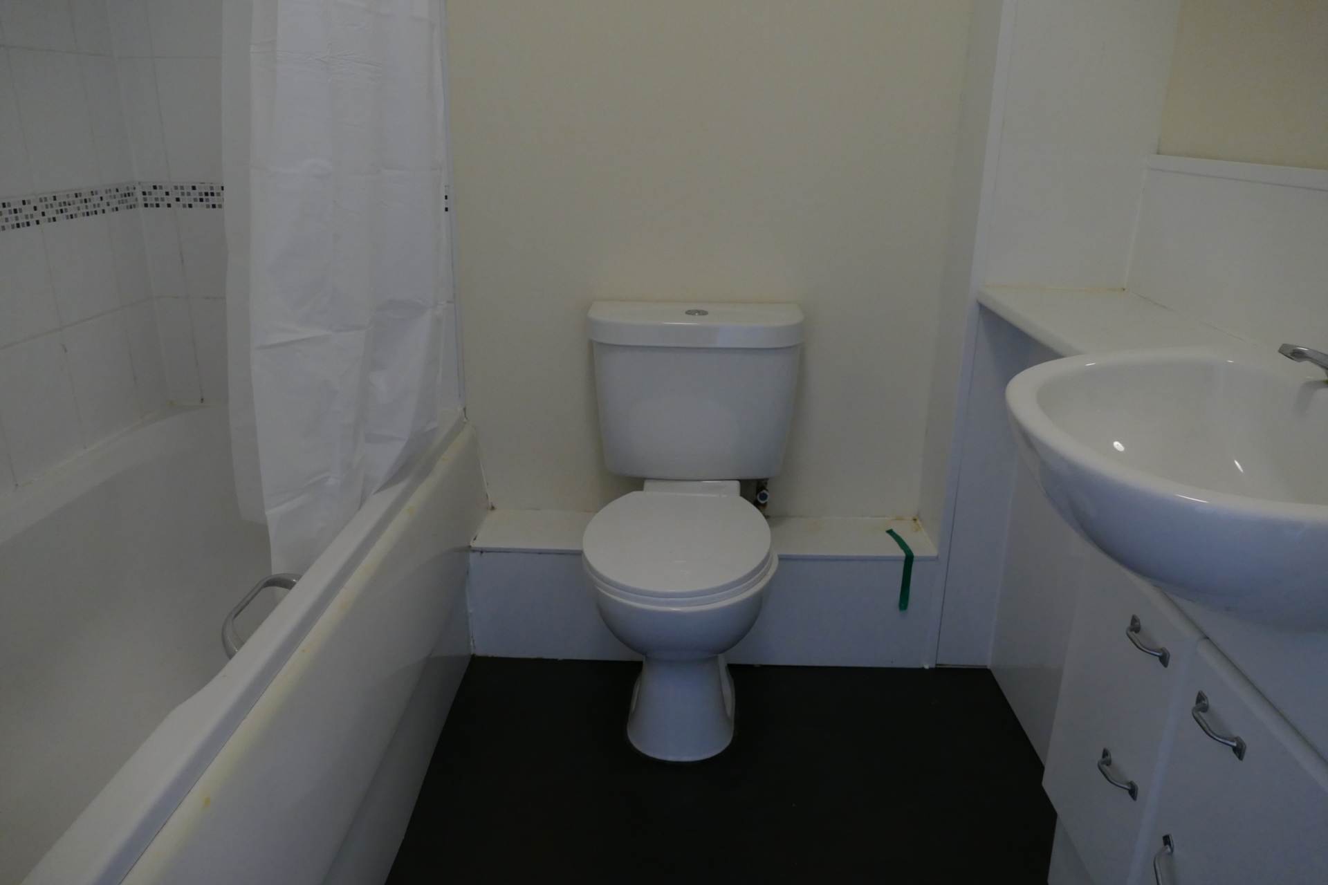 Lloyd Court, Glasgow, Image 18