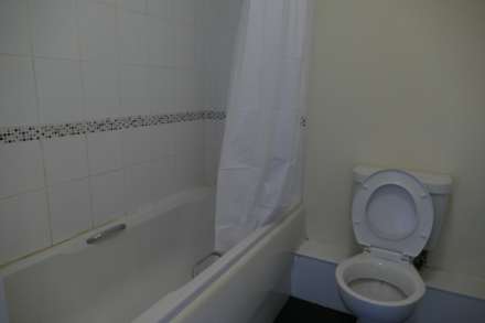 Lloyd Court, Glasgow, Image 17