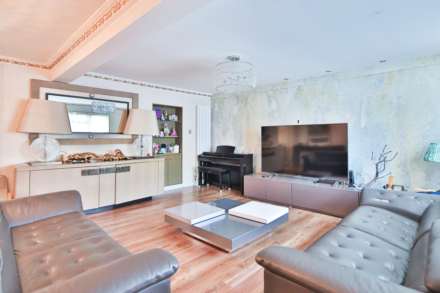 Parklands Way, Worcester Park, Image 10