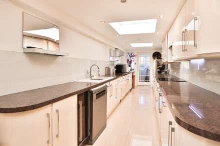 Parklands Way, Worcester Park, Image 18