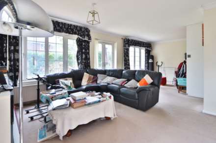 Maria Theresa Close, New Malden, Image 2