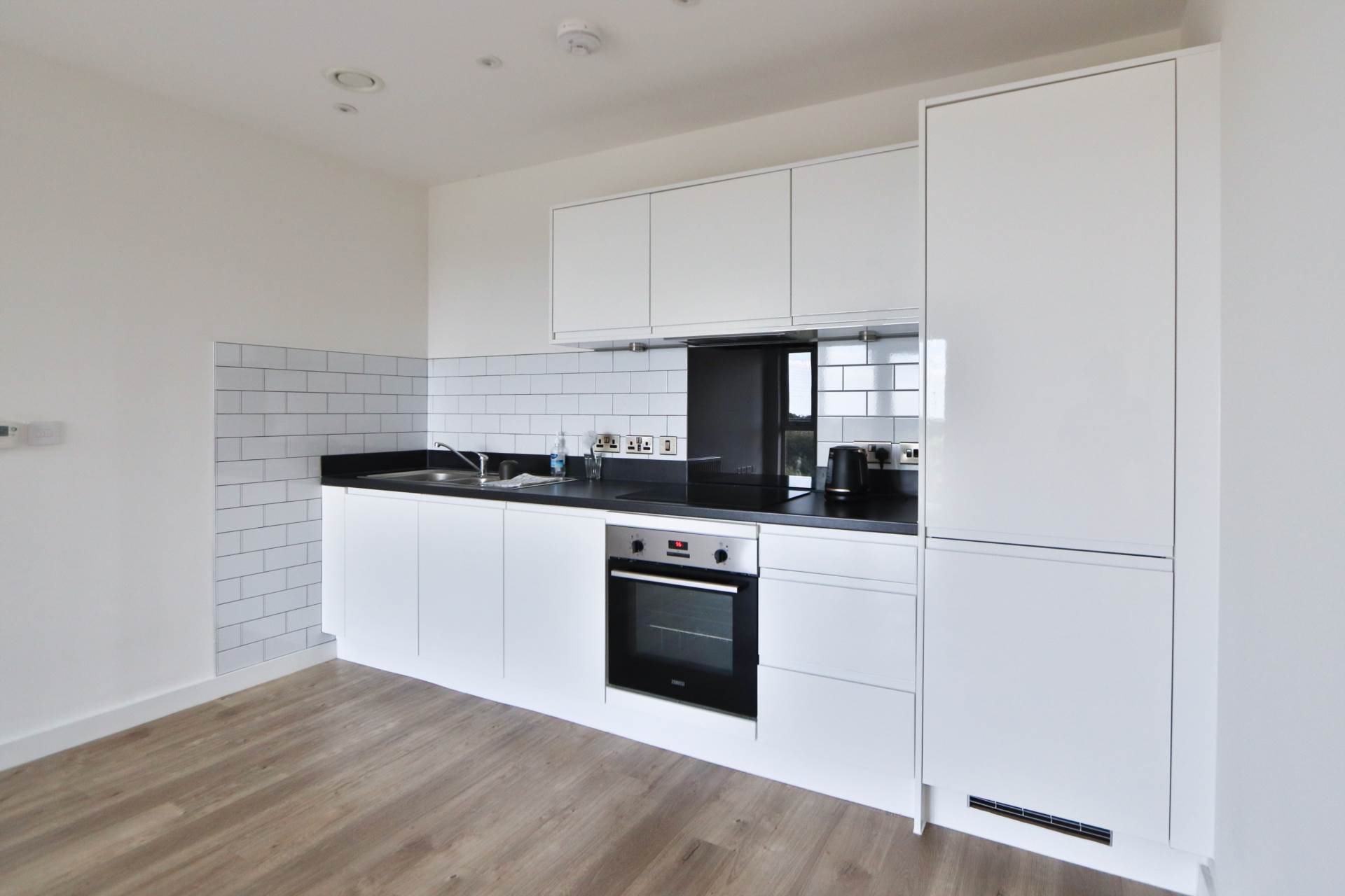 Powdermill Close, New Malden, Image 3