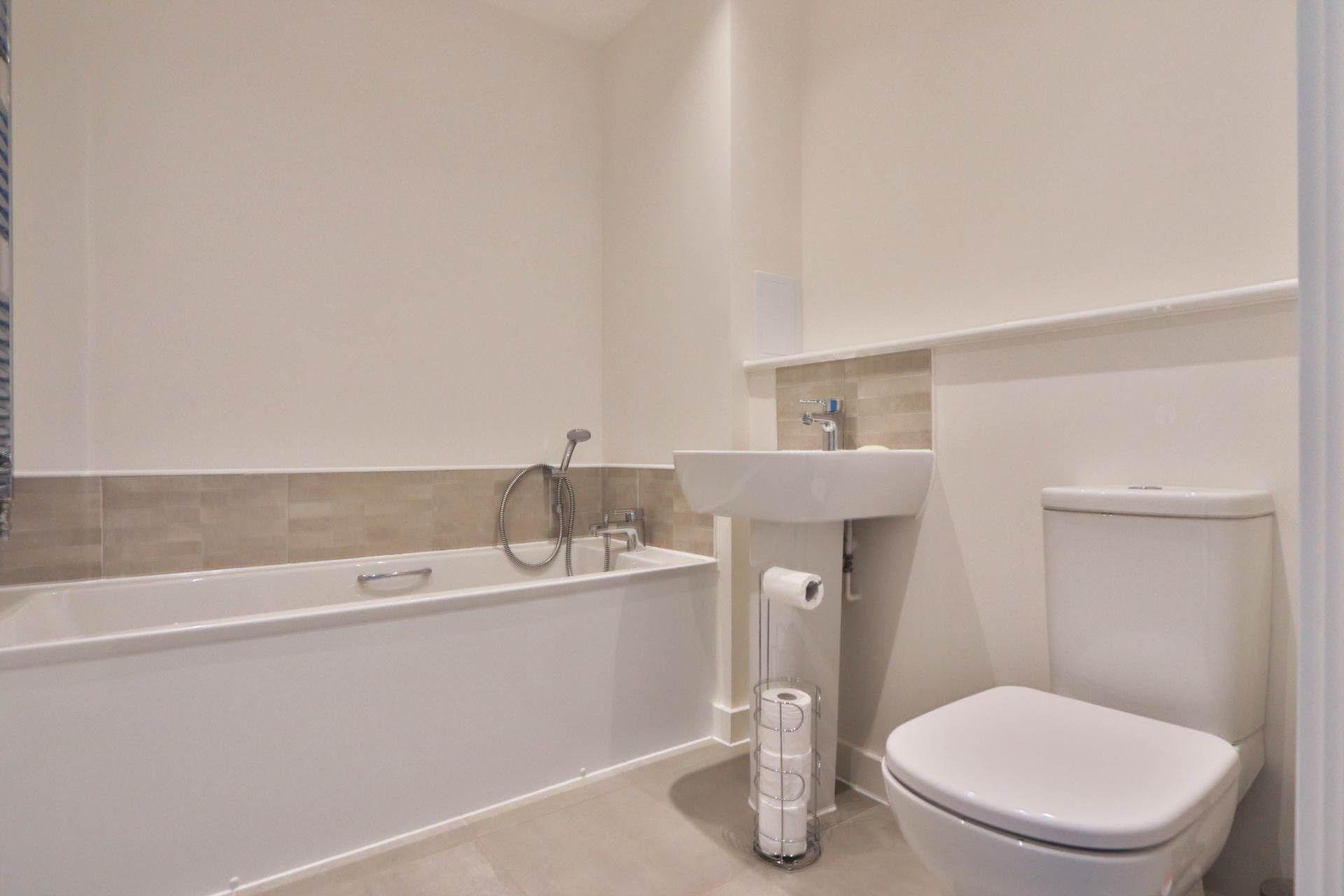 Powdermill Close, New Malden, Image 4