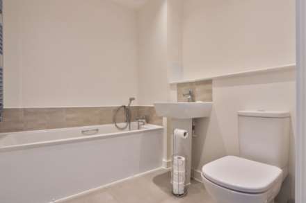 Powdermill Close, New Malden, Image 4