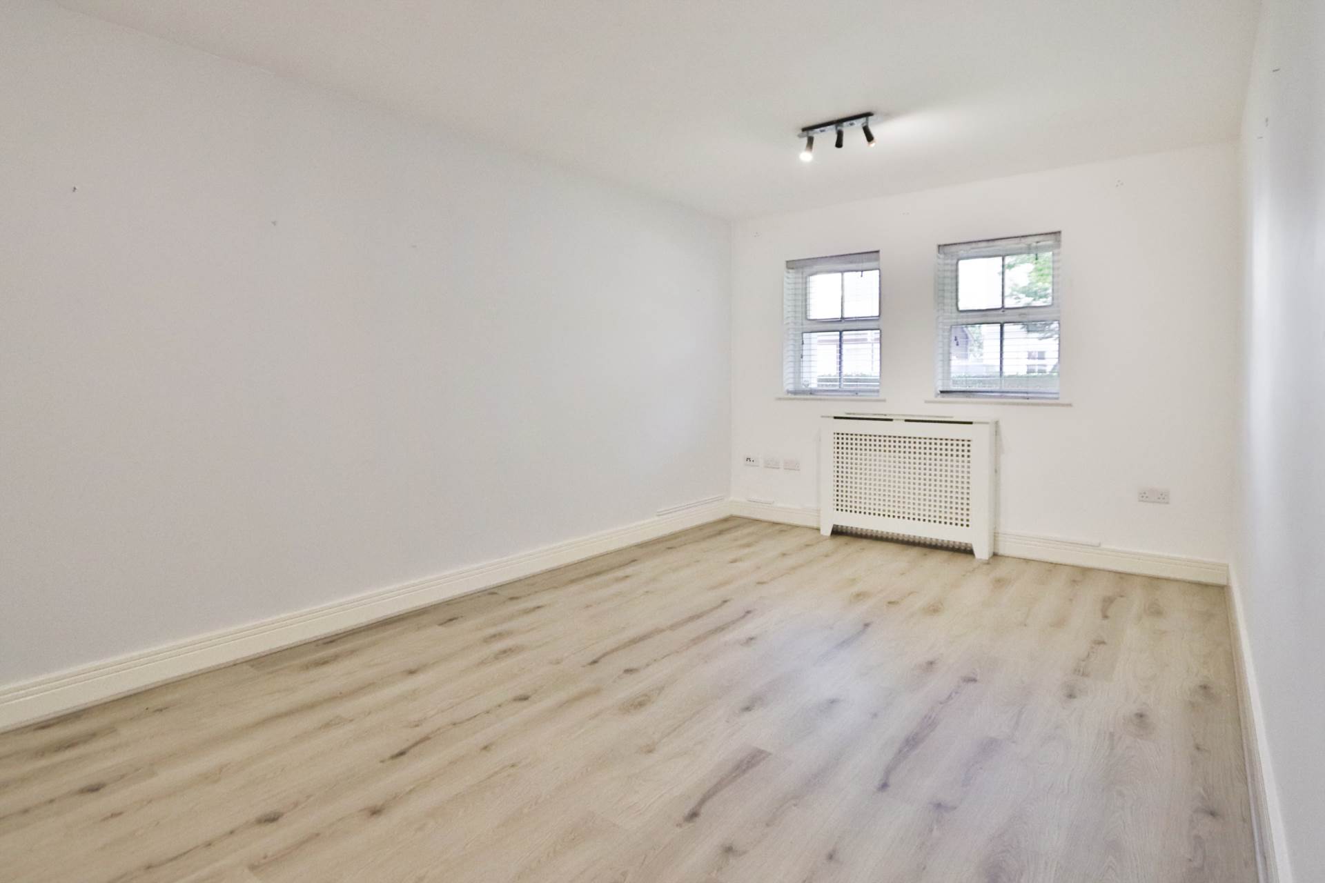 Heatherlea Grove, Worcester Park, Image 4